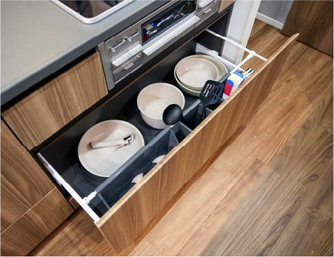 パーテーション付コンロ下収納